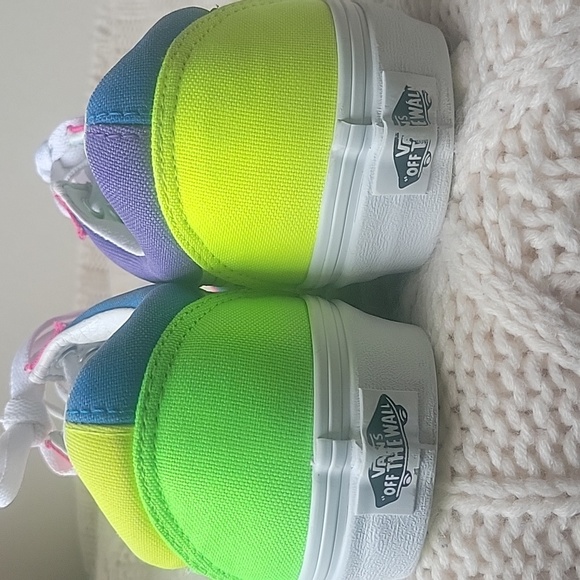 Vans Vibrant Multi-Color Women's Sneakers Sz M 8.5 - W10 - Picture 2 of 8